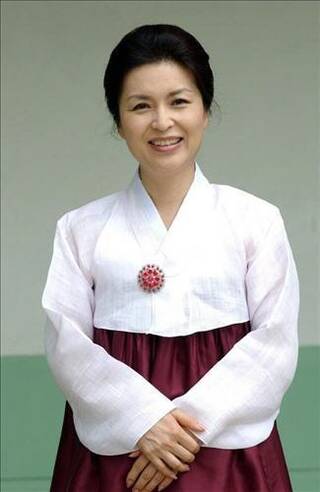 韩国女演员南尹静8月1日自杀身亡 生前患有抑郁症