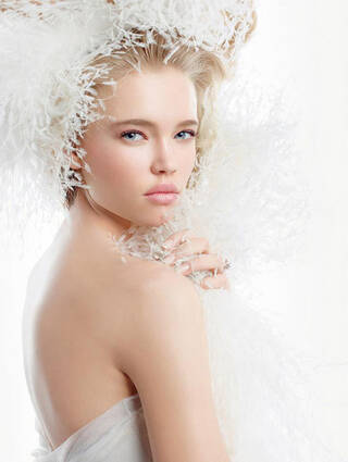 冰岛超模艾玛·兰登(emma landen)出镜拍摄迪奥(dior)2013春夏系列