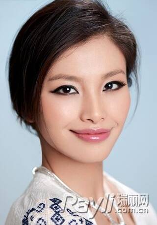 "大眼式"眉修容 令美目更流丽