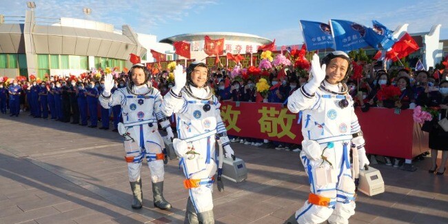 神舟十二号航天员出征现场