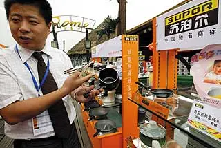 苏泊尔“勇闯男厕”:一口安全锅的三十年,因AI广告引发低俗争议_快讯_第5张_纵横网 苏泊尔“勇闯男厕”:一口安全锅的三十年,因AI广告引发低俗争议_https://www.izongheng.net_快讯_第5张