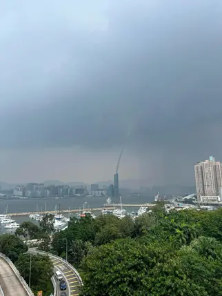 维多利亚港附近出现水龙卷 图自香港天文台社交平台账号