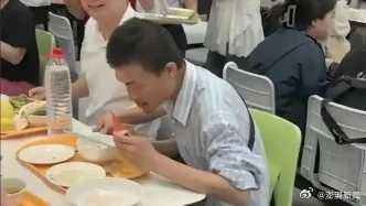 韦东奕就餐遭“贴脸拍摄”   官方出手