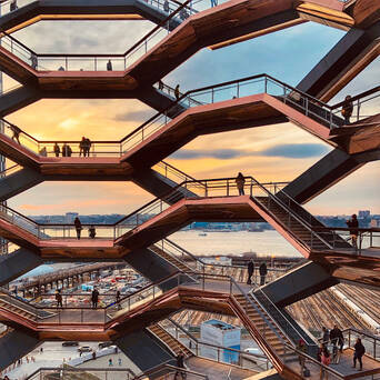 纽约的网红地标thevessel重启了之前因为曾在一年内发生过3起自杀案