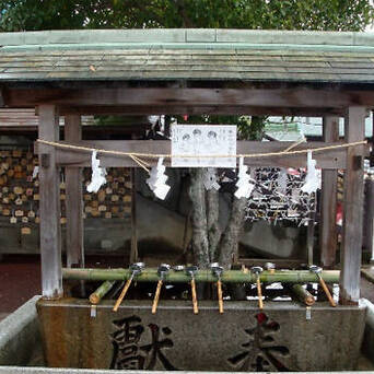 日本小知识 手水舍 てみずや 设于神社 参道或社殿旁 是参拜前漱 凤凰网