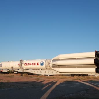 【俄罗斯"质子-m"运载火箭起竖,预计会在7月21日发射 "科学"号实验舱