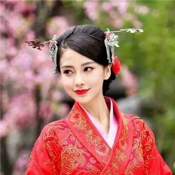 女星红衣古装正面pk,各有各的迷人之处,你觉得谁才是古装红衣女神?