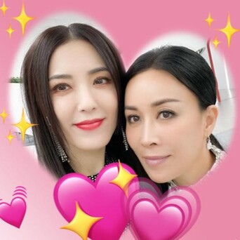 曾黎晒与那英合影称追星成功2月19日曾黎晒与那英合影并配文喜欢了