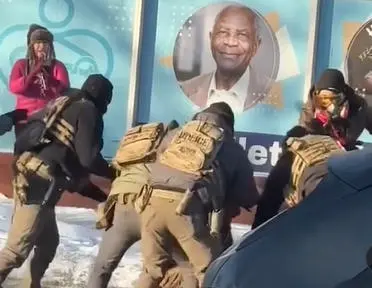 24�գ�������˹�����׵ٱ�ICE�ع���ǹ���� ��Ƶ��ͼ