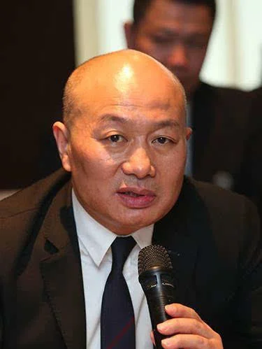 爱尔眼科董事长陈邦