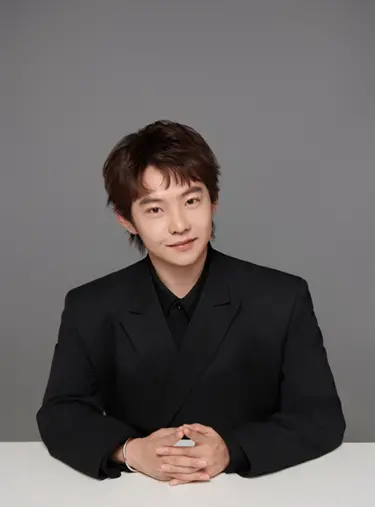 王冬获得第31届中国十佳时装设计师奖项