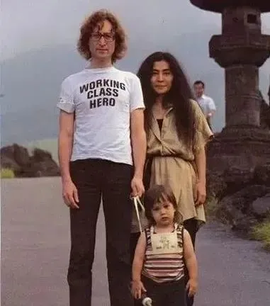△ 列侬、洋子和儿子肖恩在日本