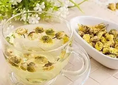 秋季喝这五种食物泡水, 可以保肝护肝, 防肾结石, 提高记忆力（秋季适合泡什么喝）