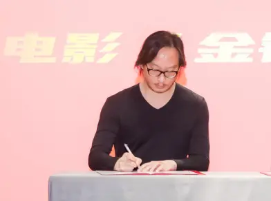 為妻治病欠款百萬，香港著名導演宣布破產