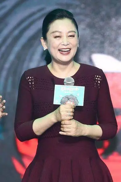51岁陈红，减肥20斤，坦言：减肥方法只有一个，你也可以做到（陈红50岁）