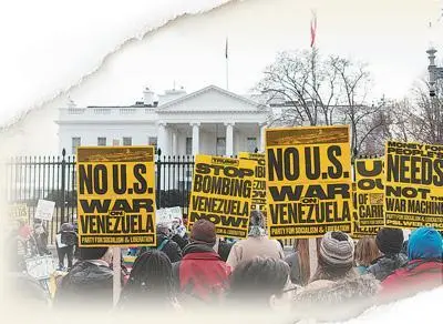 1月3日，美国华盛顿特区，示威人群在白宫前手持标语，反对美国在委内瑞拉开展军事行动。