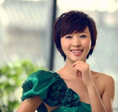 央视主持人欧阳夏丹近照，穿着简单难掩优雅好气质-央视主持人欧阳夏丹干嘛去了