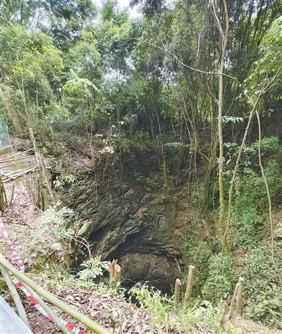 湖南慈利县东岳观镇彩球村大田坑溶洞外景。
