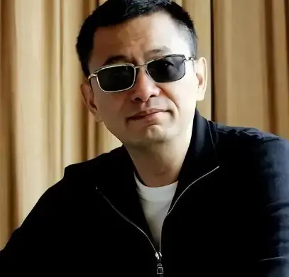 王家卫聊天录音曝光:对金靖开黄腔,说唐嫣太装