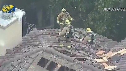 美国加州一架小型飞机坠毁