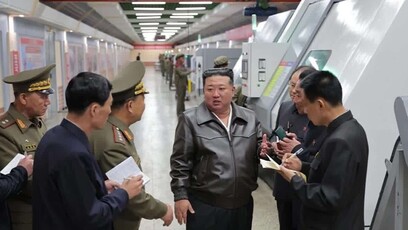 金正恩视察军工企业，称炮弹生产空前增长