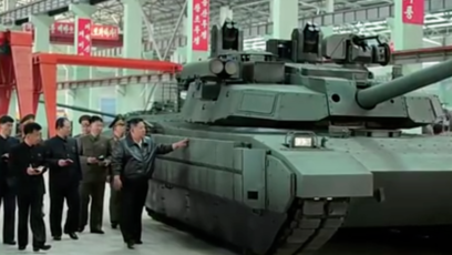金正恩视察坦克厂