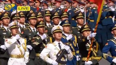 现场：解放军仪仗队亮相红场阅兵
