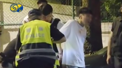 台中街头警匪追逐，毒贩持枪驾车冲撞警车