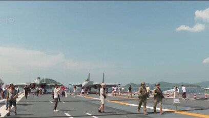 香港市民登上山东舰甲板
