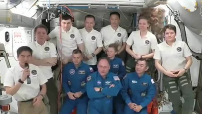美SpaceX载人“龙”飞船飞抵国际空间站