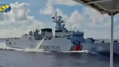 中国海警在黄岩岛附近海域依法驱离菲律宾船只