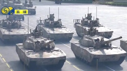 钢铁洪流震撼登场，装甲突击装备接受检阅