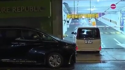 澳门挂八号风球，车辆抢占高地停车场