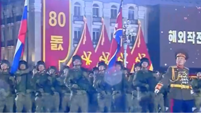 凤凰独家|参与援俄的朝军特战部队亮相，现场奏乐《为俄罗斯服务》