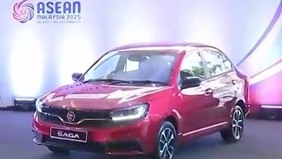 中马总理共同参观马来西亚首款电动汽车