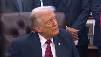 特朗普称索马里裔女议员应“滚出美国”