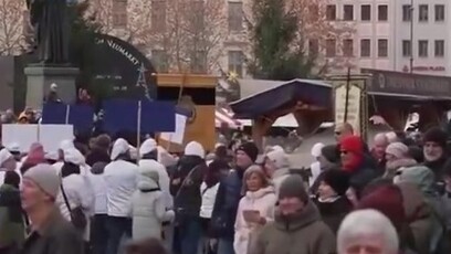 英国伦敦澳新社群举行圣诞老人大游行