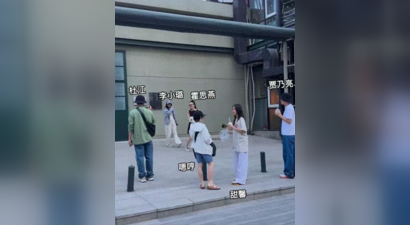 贾乃亮李小璐合体出游，男方仍态度卑微，“做头门”事件余波犹在