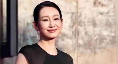 47岁的秦海璐，每月给丧子丧父的婆婆生活费，如今生活咋样？