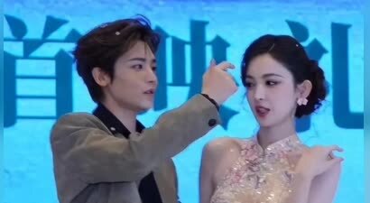 侯明昊剧宣黑眼圈明显，娜扎直角肩瘦成纸片人，程潇珠圆玉润赢麻