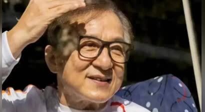 成龙自曝父子相处日常，一年通话一次后悔当初管教严