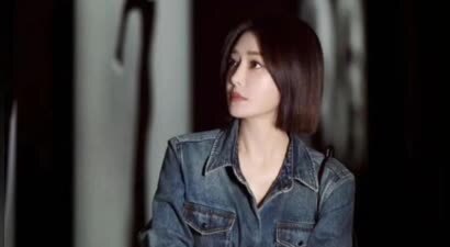 秦岚的这身紧身服好显身材啊，都是干货，简直韵味十足，还显年轻！