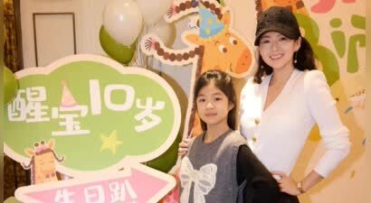 章子怡庆女儿10岁生日，母女同框颜值养眼，醒醒将出版绘本好有才