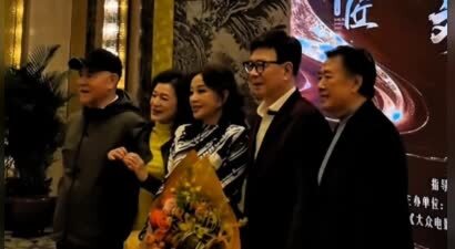 离婚34年，陈国军和刘晓庆相聚老友会，众人起哄，终是傅丽云输了