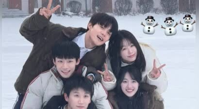 徐梦洁晒《三人行》演员玩雪合照 气氛欢乐