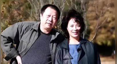 她是国家一级演员，与富豪结婚37年零绯闻，如今儿子是骄傲