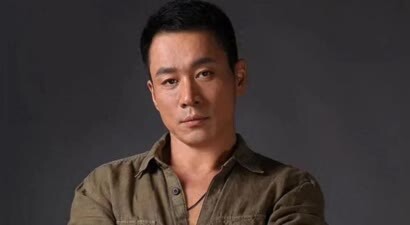 丁海峰靠"武松"走红，娶大2岁妻子，现生活惬意，已成人生赢家