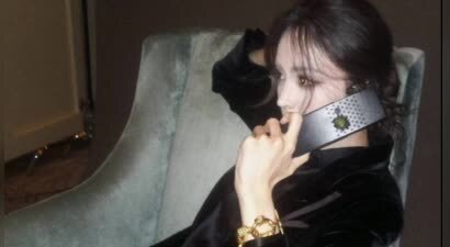 娜扎一身纯黑 酷飒十足