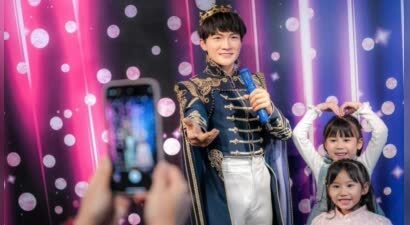 周深蜡像巡展在香港杜莎夫人蜡像馆拉开序幕 「深深」福利不容错过