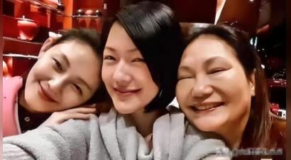 媒体蹲守小s返台现场太强大了 不过小s再发文返台时间不公布